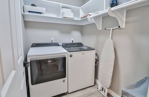 Copperfield House | 6.6 miles to Texas A&M University! Great Beds, Quality Bedding, and Super Clean!