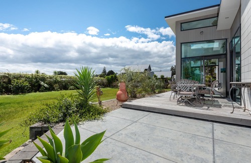 Waihi Beach House | 6 Bdrm Luxury Beach Getaway