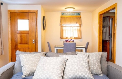 Bristol House | #6 * BEAUTIFUL* PET FRIENDLY HOME IN CENTRAL CT!*