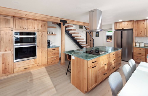 Polson Cabin | 6-bed, 5-bath cabin with majestic view of Flathead Lake with AC - sleeps 20