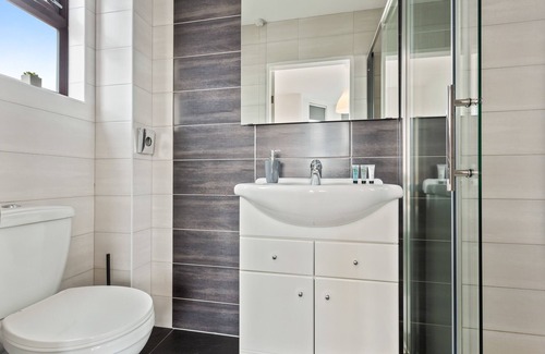 West Bridgford Apartment | 6 Bed Basement Room with Free Parking and Wi-Fi