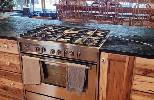 North Hero Cabin | 6 Bedroom 9+ Acres Spacious Waterfront Lodge ,1500' Lake Frontage/Boat Launch n