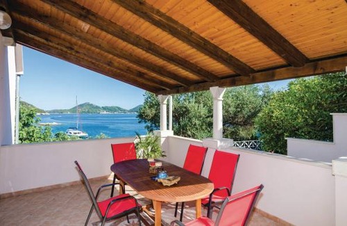 Sudurad House | 6 bedroom accommodation in Sipan