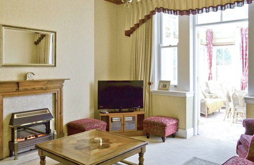 Swanwick Cottage | 6 bedroom accommodation in Swanick, near Alfreton