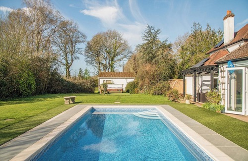 New Forest District Cottage | 6 bedroom accommodation in Sway, near Lymington