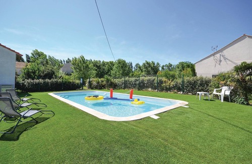 Le Sambuc House | 6 bedroom cozy home in Le Sambuc
