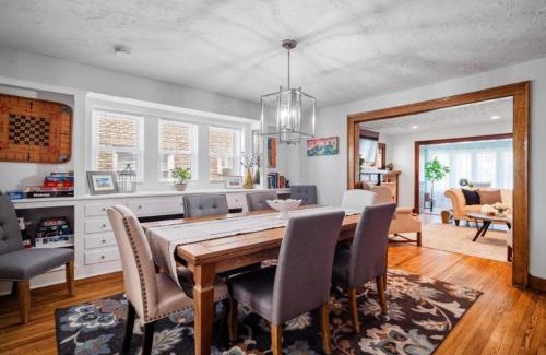 Cleveland House | 6 Bedroom Entire Duplex for Large Groups