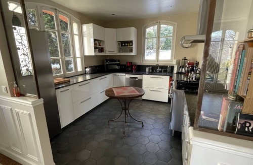 Le Vieux Saint-Maur House | 6 bedroom detached family home with large garden 10 minutes from Paris