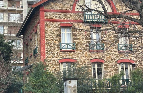 Le Vieux Saint-Maur House | 6 bedroom detached family home with large garden 10 minutes from Paris