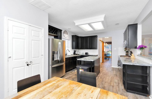 Barker House | 6-Bedroom Hideaway, Pool: 25 Min to Downtown HT