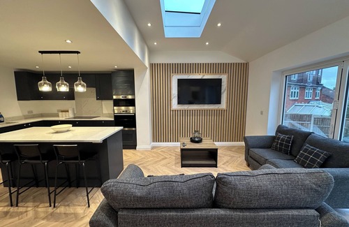 Farnborough and Crofton House | 6 bedroom house in Orpington