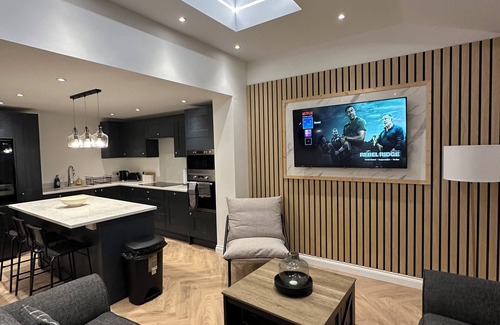 Farnborough and Crofton House | 6 bedroom house in Orpington