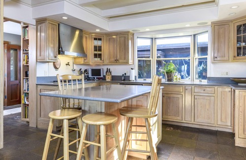 Pacific Grove House | 6-Bedroom Oceanfront Masterpiece in Pacific Grove, CA. From S1400 for 8 guests