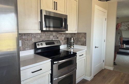 Sweetwater House | 6 bedroom sleeps 22, Hot tub, and gorgeous view of Bear Lake, lots of amenities