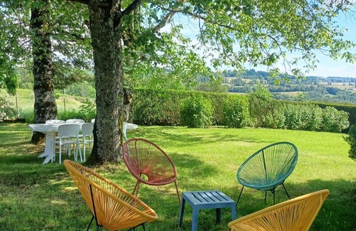 Taussac Villa | 6 bedroom villa with swimming pool in a 2000 m² enclosed garden in Mur de Barrez