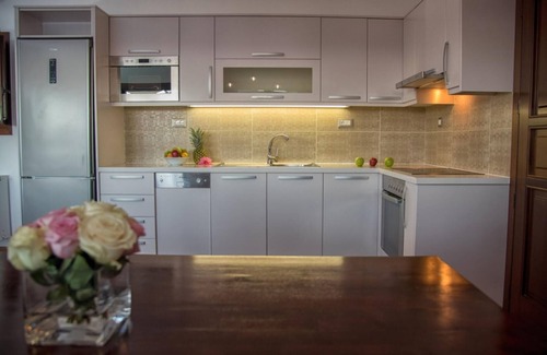 Elounda Villa | 6 bedrooms villa next to the beach sleeps 12