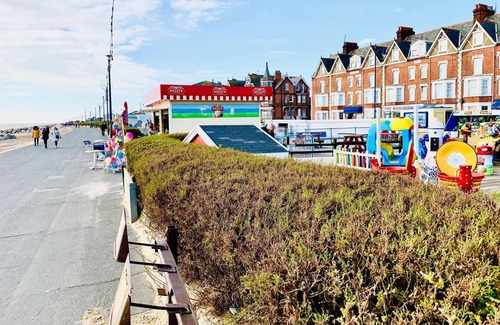Felixstowe House | 6 berth caravan at Felixstowe Beach Holiday Park in Suffolk ref 55024SW