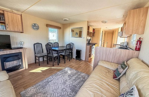 Hunstanton House | 6 berth caravan for hire with decking at Manor Park in Norfolk ref 23017S