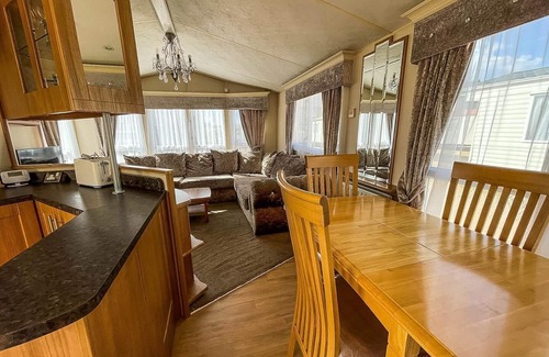 Hunstanton House | 6 berth caravan nearby Hunstanton beach front in Norfolk ref 13019L