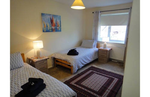 Corby House | 6 Berth-s/catering-house-2 bath-2WC-parking