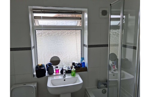 Corby House | 6 Berth-s/catering-house-2 bath-2WC-parking