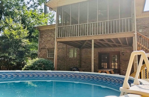 New Castle House | 6 BR & 20 Mins to Downtown! Pool- Monterey Maison