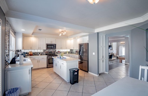 Silverado Ranch House | 6 BR 4bath w/ENTIRE Guest House, Pool & Movie Room- 14 Min from The Strip!
