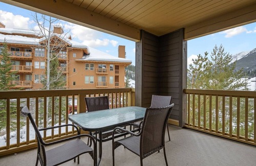 East Kootenay Apartment | 6-Br/6 Ba | TRUE Ski In/Ski Out | Pool & Hot Tub