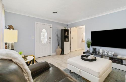 South Bradenton Villa | 6 BR Pool Family Getaway near Coquina Beach