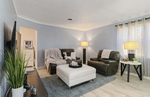 South Bradenton Villa | 6 BR Pool Family Getaway near Coquina Beach