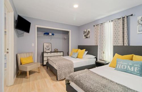 South Bradenton Villa | 6 BR Pool Family Getaway near Coquina Beach
