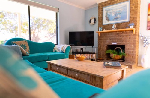 Carrickalinga House | 6 Carrickalinga Cove Apartments