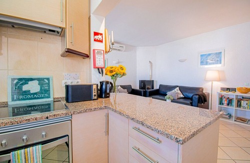 Vale de Centianes Apartment | 6 Centeanes: Clifftop apartment with sea views