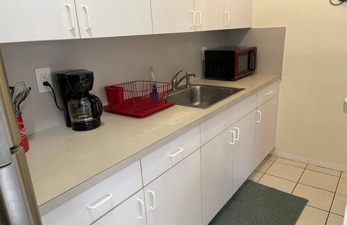 Edgewood Apartment | #6 Heated Pool, Private Patio & Grill, 1BR+sunroom