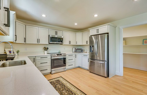 Front Royal House | 6 Mi to Appalachian Trail: Modern Front Royal Gem!