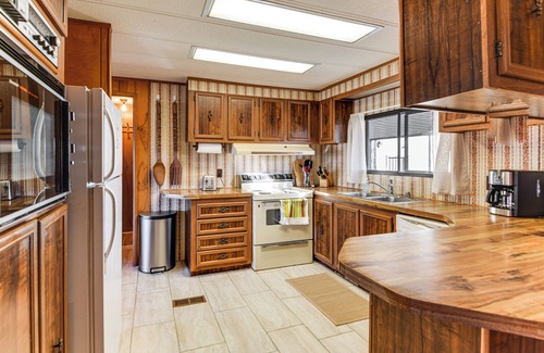 Castleford House | 6 Mi to Balanced Rock Park: Home in Castleford