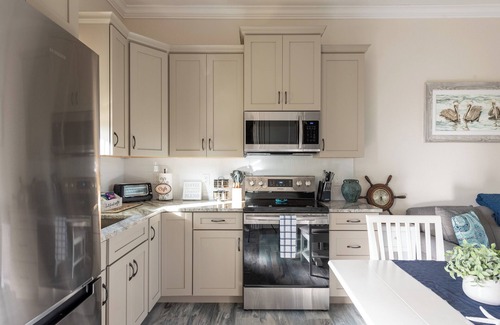 Englewood East Apartment | -6 Mi to Beach-SmartTV-Lanai-Washer/Dryer-PRIVATE-