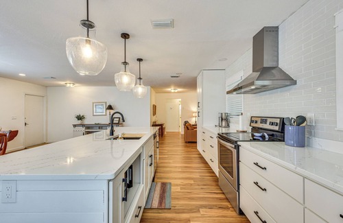 Bradenton House | 6 Mi to Beaches: Modern Bradenton Getaway!