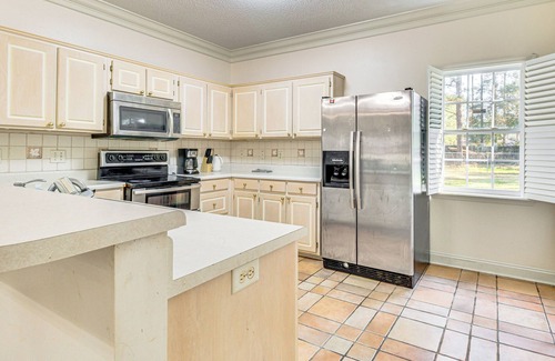 Albany House | 6 Mi to Dtwn Albany: Convenient Home w/Patio