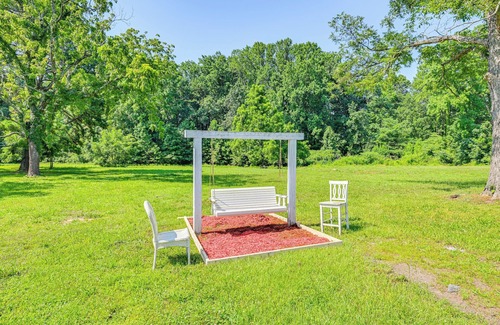 Hidden Valley House | 6 Mi to Dtwn: Charming Home w/Yard in Charlotte