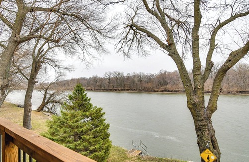 Pella Cabin | 6 Mi to Dtwn Pella: Riverfront Cabin w/Game Room!