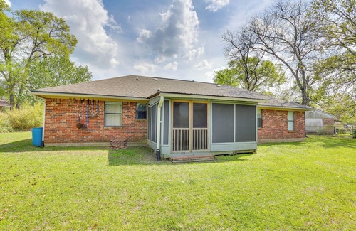 Lufkin House | 6 Mi to Ellen Trout Zoo: Family Home w/Yard!