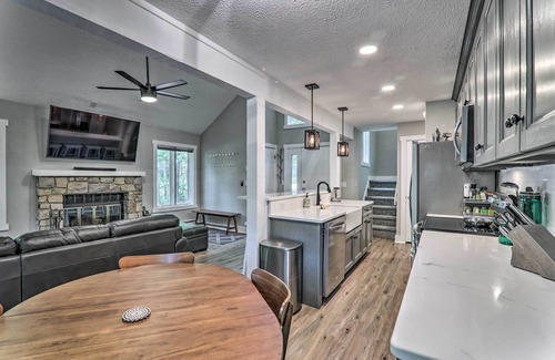 White Haven House | 6 Mi to Lake Harmony: Quiet Getaway w/Deck!