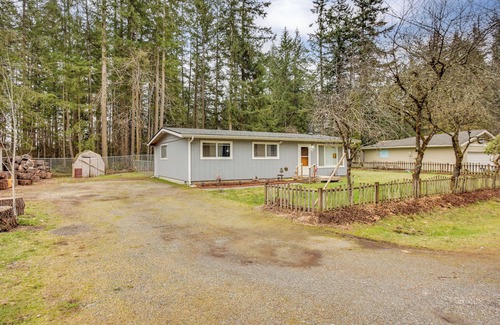 Auburn House | 6 Mi to Lake Meridian Park: Auburn Home w/Yard