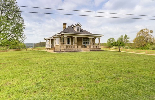 Petersburg House | 6 Mi to Rabbit Hash: Rural Home w/2 Porches