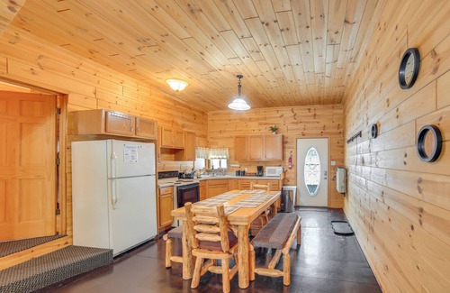 Manistique Cabin | 6 Mi to Shingleton: Manistique Home w/Yard!