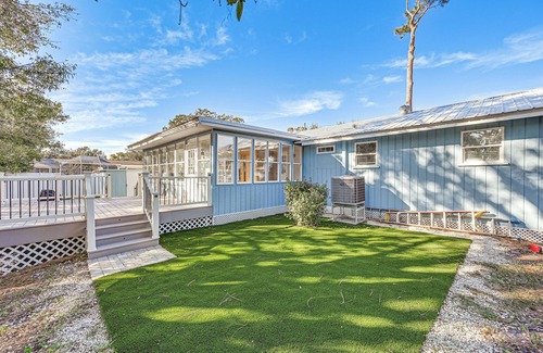 Palm Harbor House | 6 Mi to Sponge Docks: Lake Tarpon Getaway w/Dock!