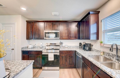 Bellmead House | ~ 6 Mi to Waco: Newly Constructed Family Home