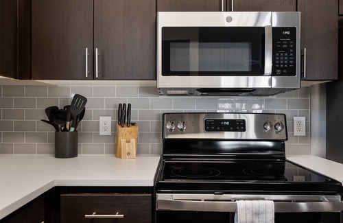 Deer Valley Apartment | 6 Miles From Banner Thunderbird w/Pool and Gym
