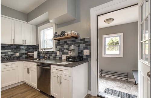 Detroit - Shoreway House | 6 Min from Stadium -NEWLY Renovated Ohio City Gem